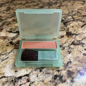 Clinique Sheer Powder Blusher in 15 Wild Rose